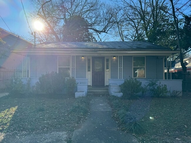 Building Photo - Charming Normaltown 2 Bedroom Standalone H...