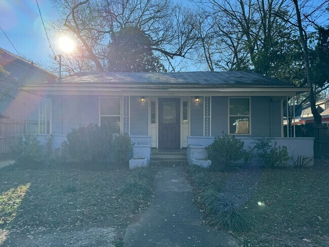 Foto del edificio - Charming Normaltown 2 Bedroom Standalone H...