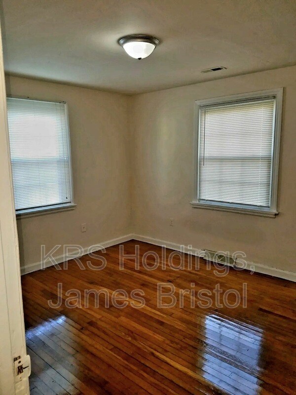 Building Photo - 515 Hunt Ave
