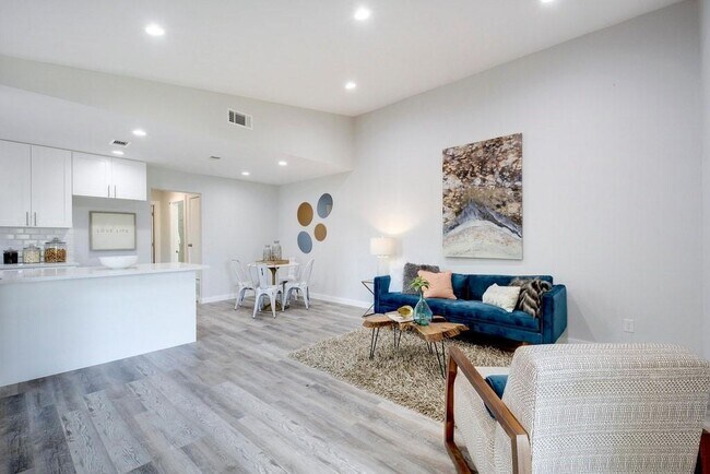 Building Photo - 2103 Lemon Dr