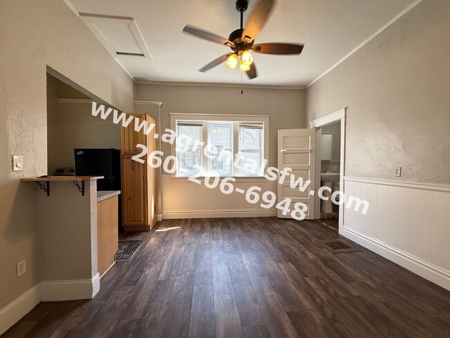 Foto del edificio - 2411 Fox Ave