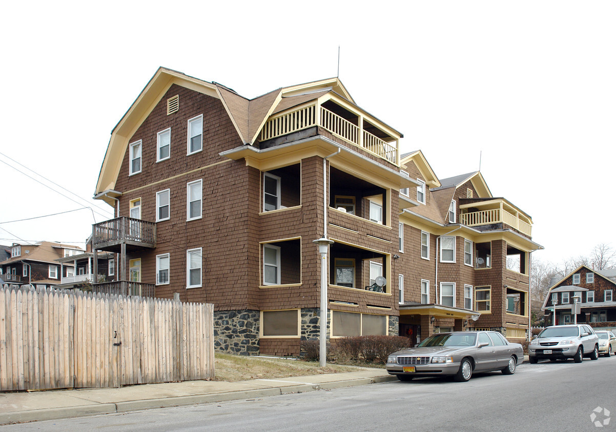 Foto del edificio - Roslyn Apartments