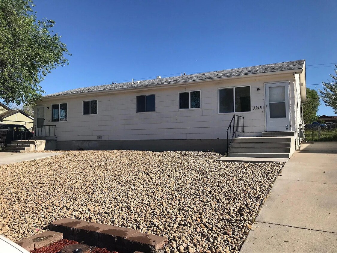 Primary Photo - 3215 W Hawthorne Pl