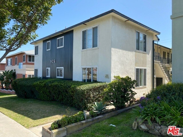 Primary Photo - 926 E Imperial Ave