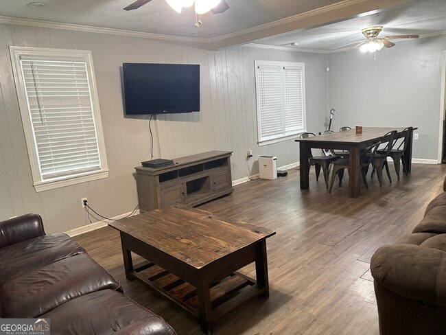 Foto del edificio - 19 Helms St