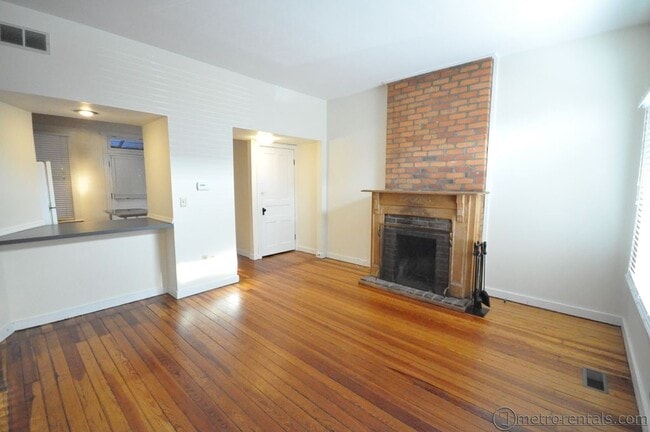 Building Photo - 118 E Frankfort St
