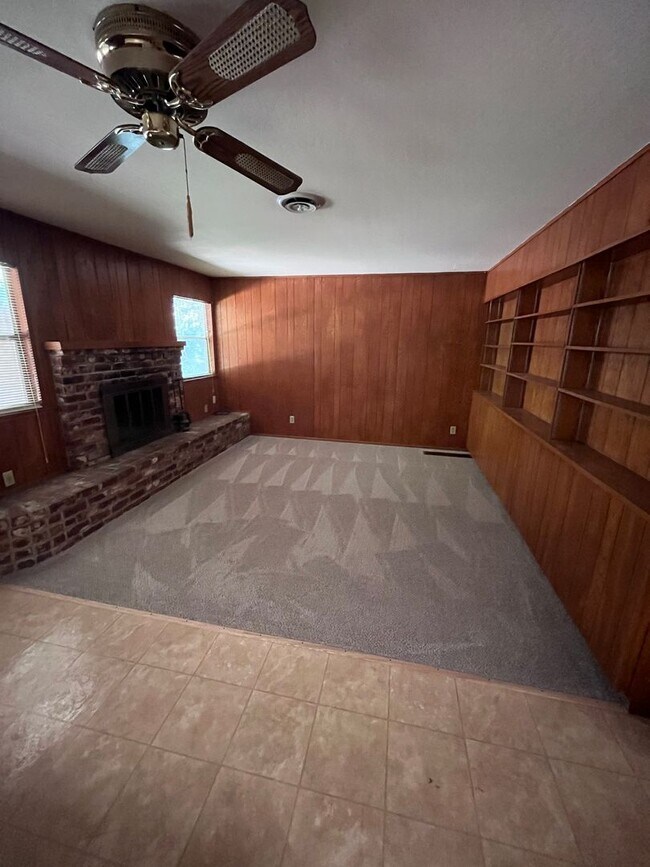Building Photo - NICE RANCH STYLE HOME IN SACRAMENTO!!
