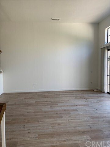 Building Photo - 3 Starfall