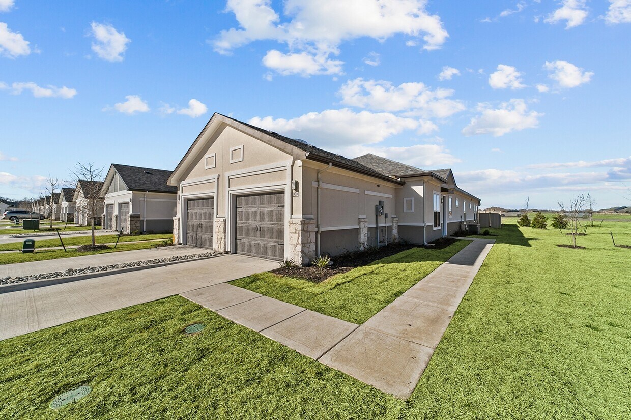 Mansions of Buda Apartments in Buda, TX