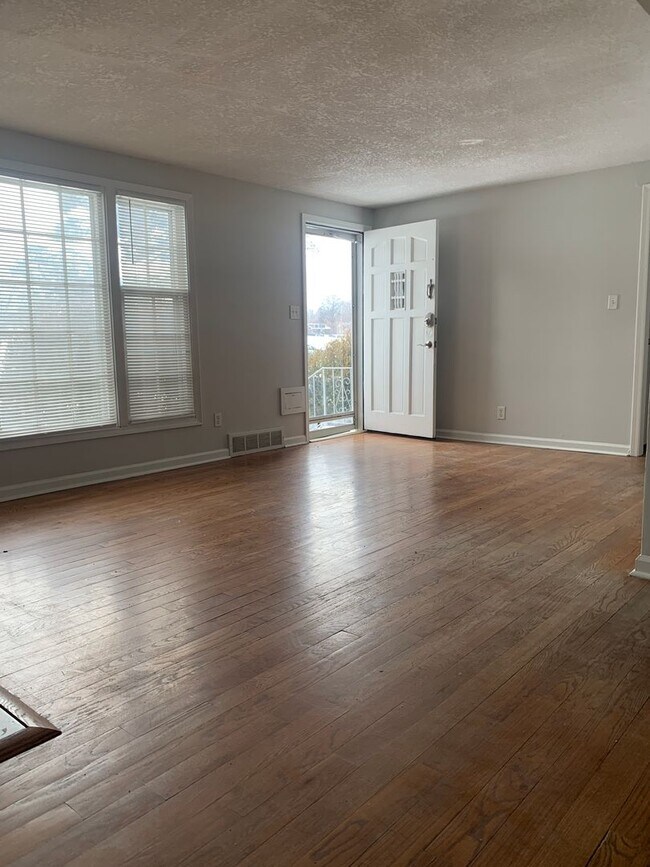 Foto del edificio - Your Next Home Awaits: 4BR/2BA in Desirable Prairie Village Location!