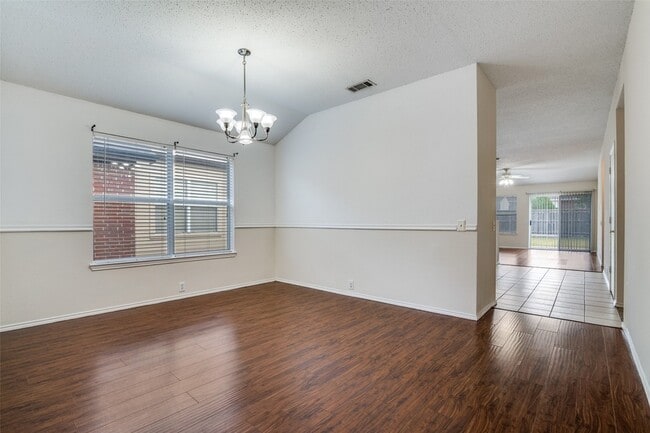 Building Photo - 206 Trenton Dr