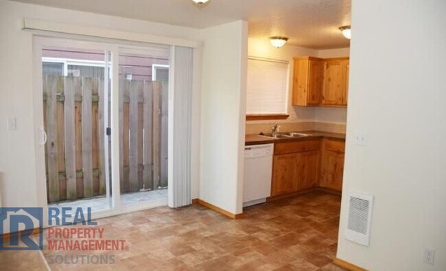 Foto del edificio - 2308 E 3rd St