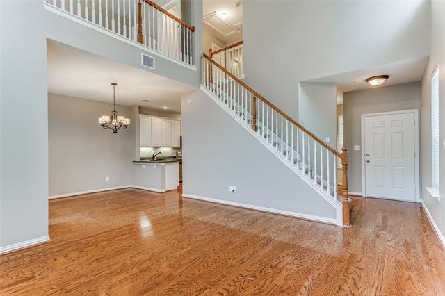 Building Photo - 9828 Castlewood Dr