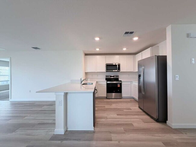 Foto del edificio - MOVE-IN SPECIAL 2 WEEKS FREE RENT!! NO APPLICATION FEES FOR APPROVED APPLICANTS**Beautiful Brand-...