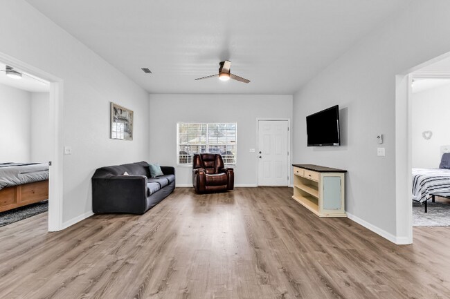 Foto del edificio - 1647 Red Oak Ln