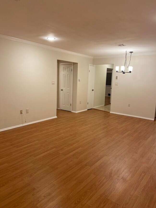 Foto del edificio - 180 Amberly Dr