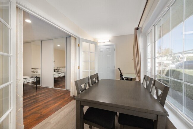 Building Photo - 2404 Manzana Way