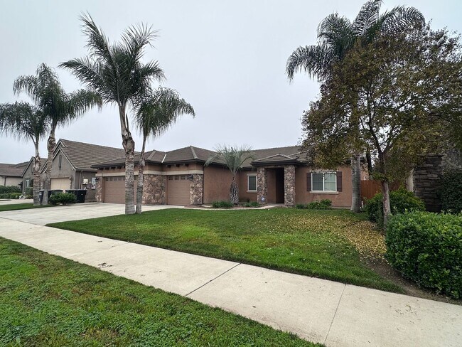 Foto del edificio - SW Visalia Home coming soon!!