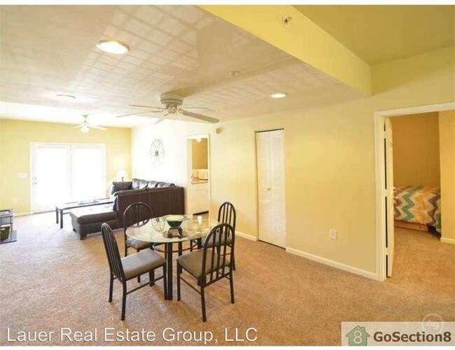 Building Photo - 401 Putnam Dr
