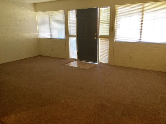 Building Photo - 1650 E Blacklidge Dr