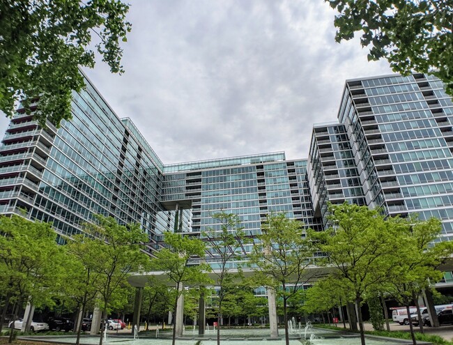 Foto del edificio - 9725 Woods Dr