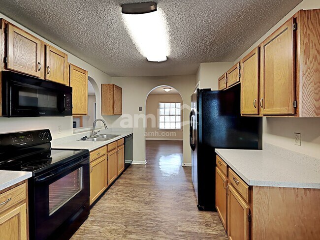 Foto del edificio - 4637 Blue Stream Ln S