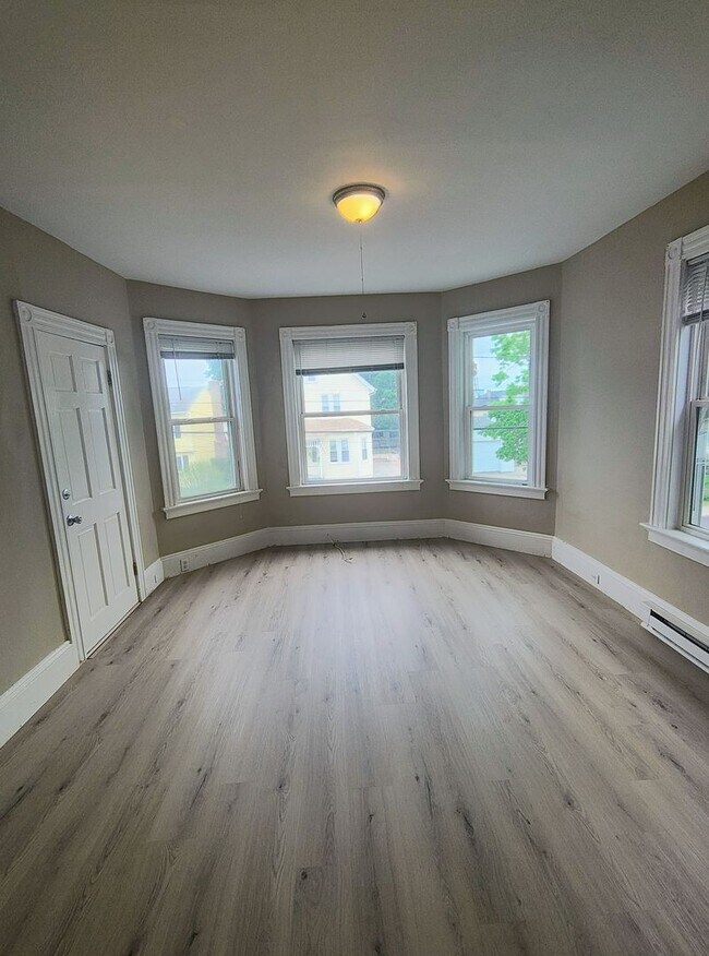 Building Photo - ****Cranston/Auburn Neighborhood - Two Bed...