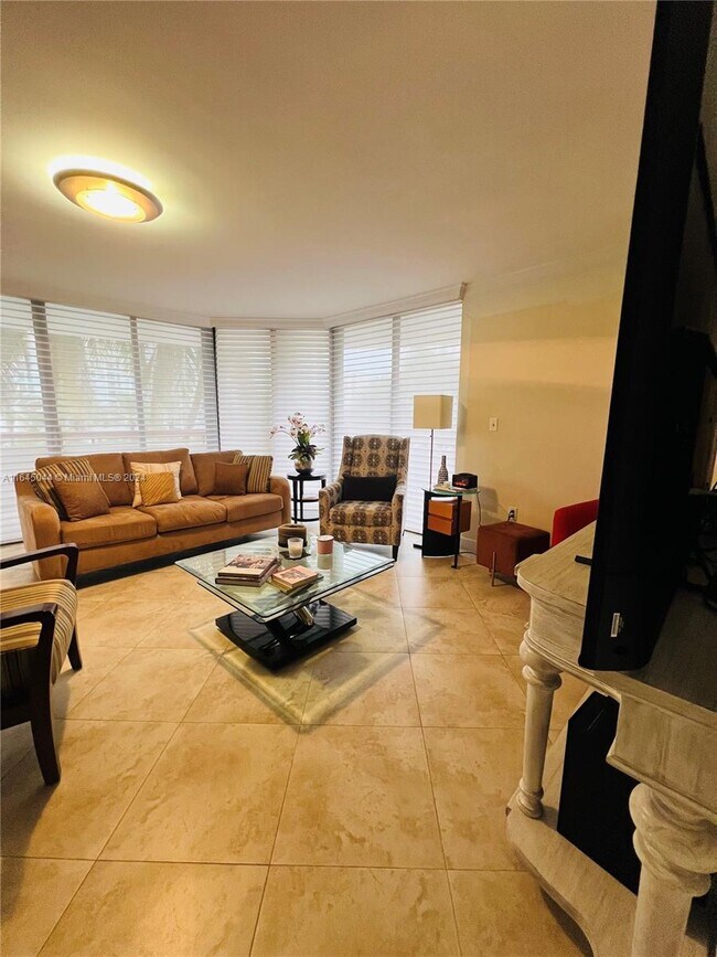 Building Photo - 15645 Collins Ave