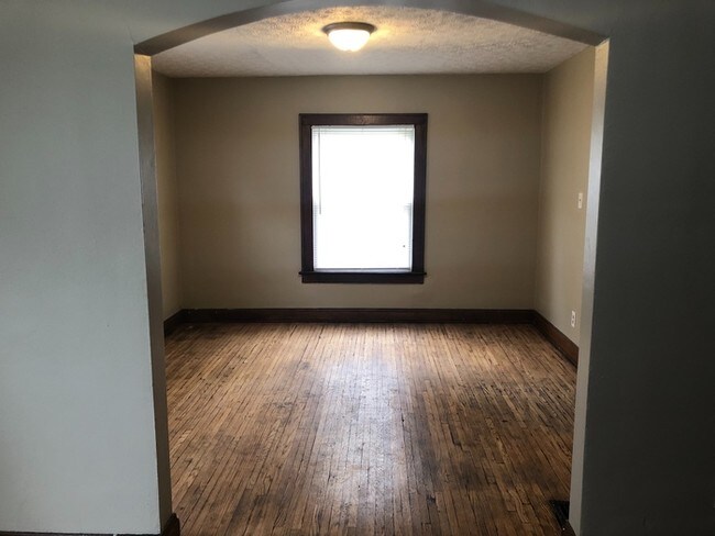 Building Photo - 1343 E Kossuth St