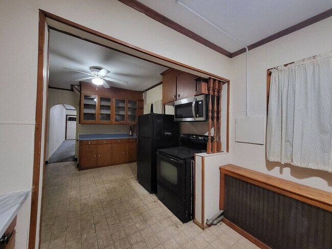 Building Photo - 3/4 Bedroom For Rent