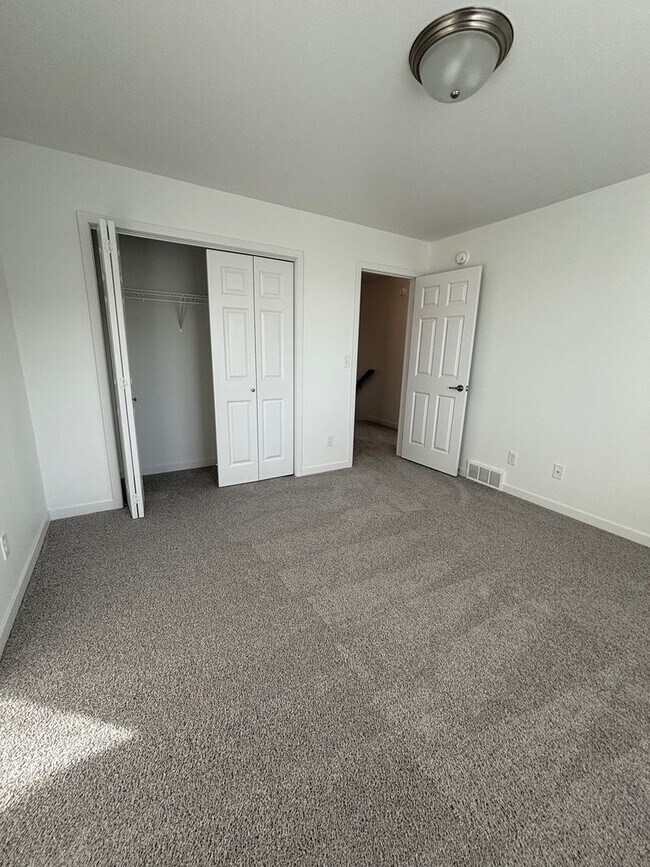 Building Photo - Live the Good Life in Fargo's Golden Valle...