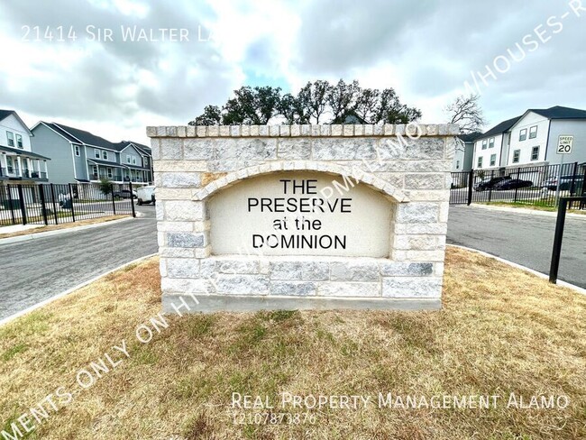 Building Photo - AVAILABLE NOW! Tri-Level 3 Bedroom / 3.5 B...