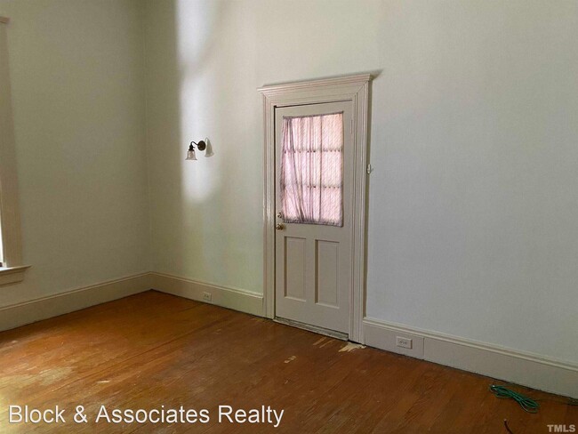 Building Photo - 2 br, 2 bath House - 209 E Peace Street