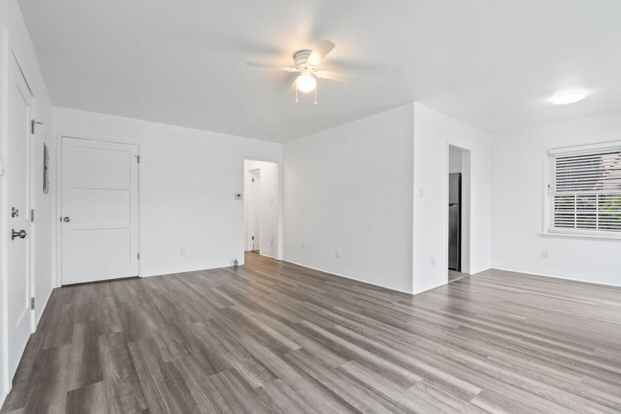 Building Photo - NEWLY RENOVATED APARTMENTS IN PRIME ALAMITOS BEACH