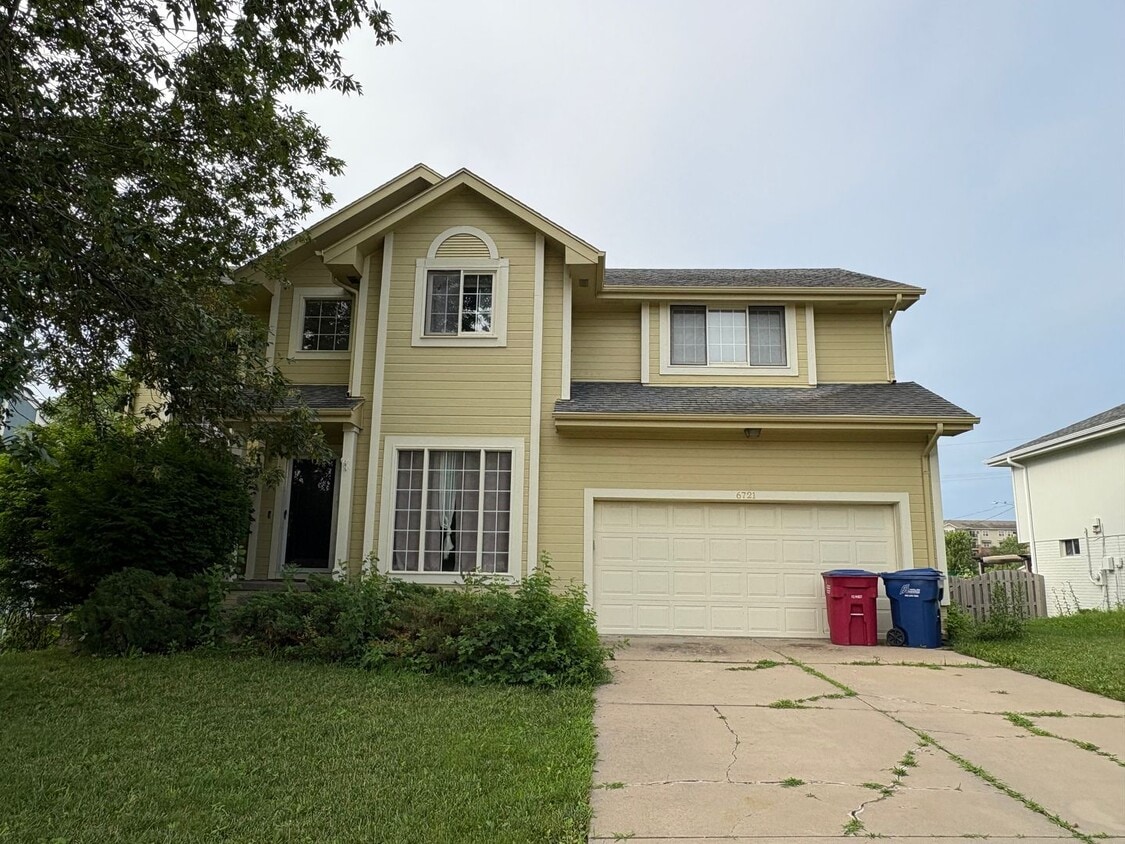 Primary Photo - For Rent: 65721 Hillcrest Lane