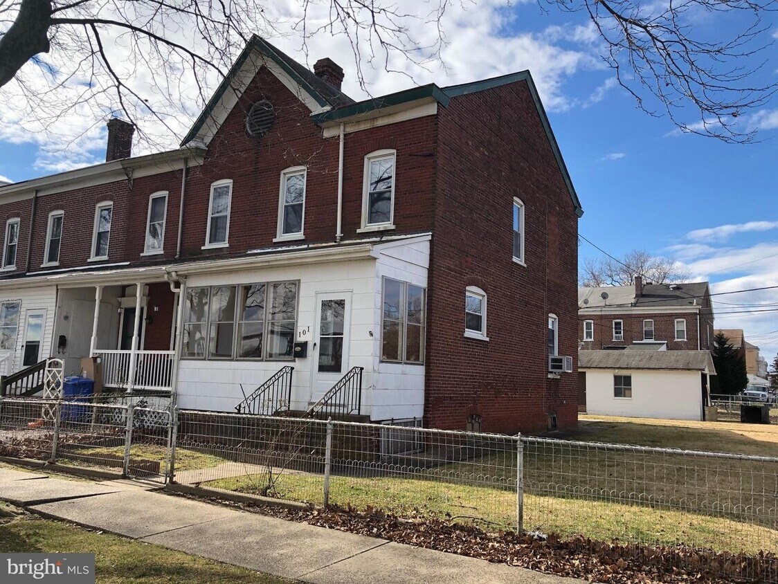 101 2nd Ave, Florence, NJ 08554 Townhome Rentals in Florence NJ