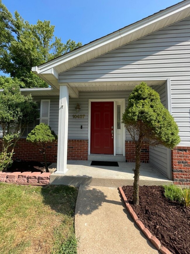 Building Photo - COMING SOON - Beautiful 3-Bedroom Home in Frontenac – Ladue School District