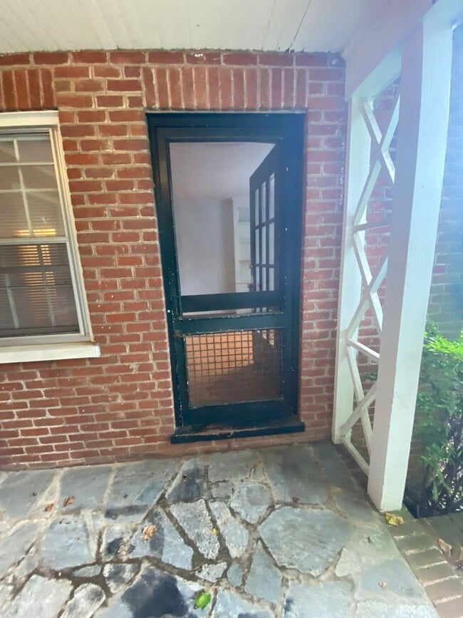 Building Photo - 109 Piedmont Ave N