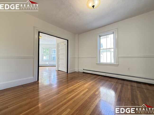 Building Photo - 22 Saybrook St