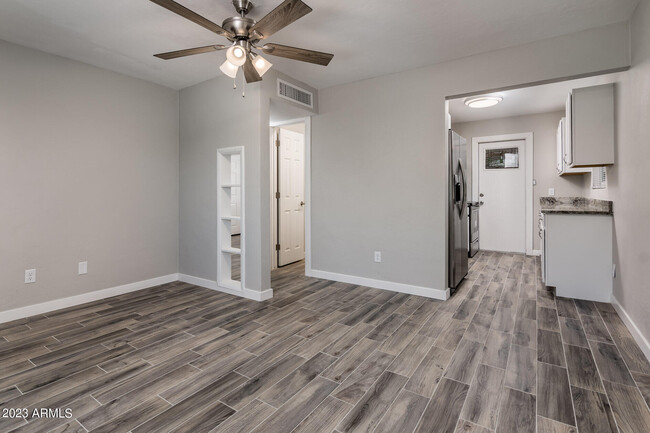 Building Photo - 2219 S Granada Dr