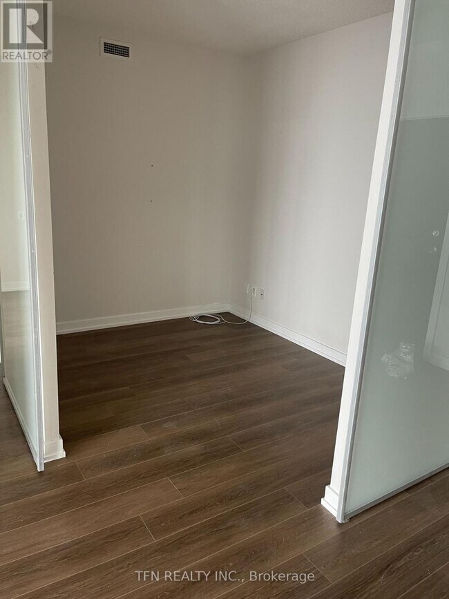 Building Photo - 33 Charles St E