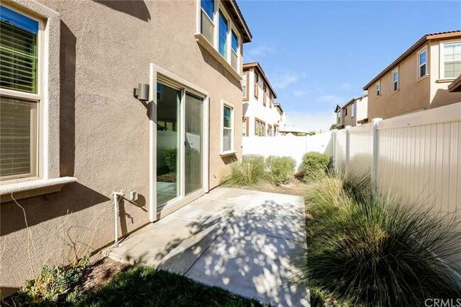 Building Photo - 30466 Village Knoll Dr