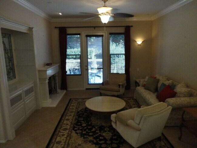 Foto del edificio - 23730 Forest View Ct