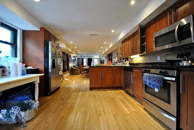 RENOVATED 5 BED/2 BATH WITH GREEN LINE ACCESS IN BRIGHTON - RENOVATED 5 BED/2 BATH WITH GREEN LINE ACCESS IN BRIGHTON House