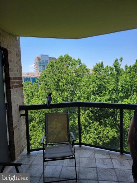 Foto del edificio - 8370 Greensboro Dr