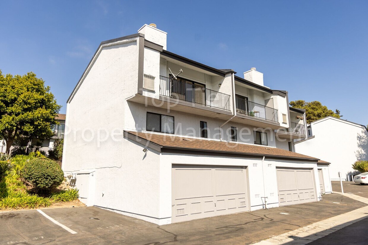 Foto principal - Beautiful 2 bed, 2.5 bath, 1373 sqft Townh...