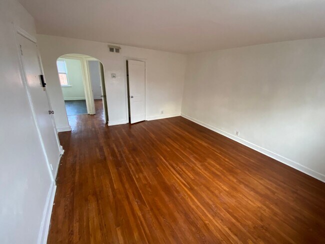 Foto del edificio - 6339 Carnation St