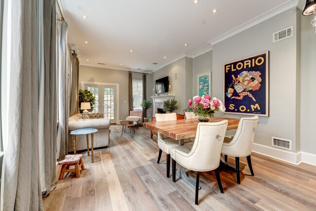 ¡Un espacio de entretenimiento del tamaño de una embajada! - 1237 29th St NW