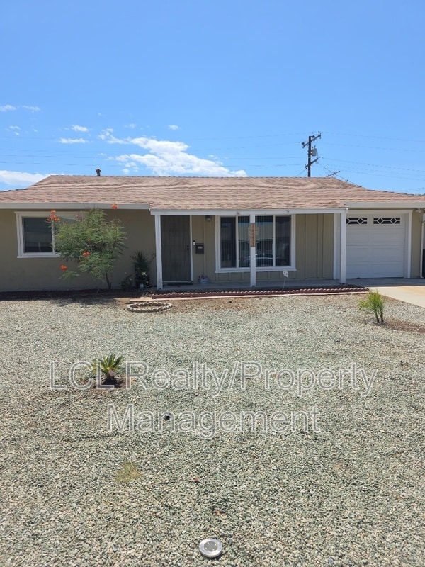 Building Photo - 26971 Pinehurst Rd