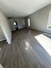 Building Photo - 427 5th St